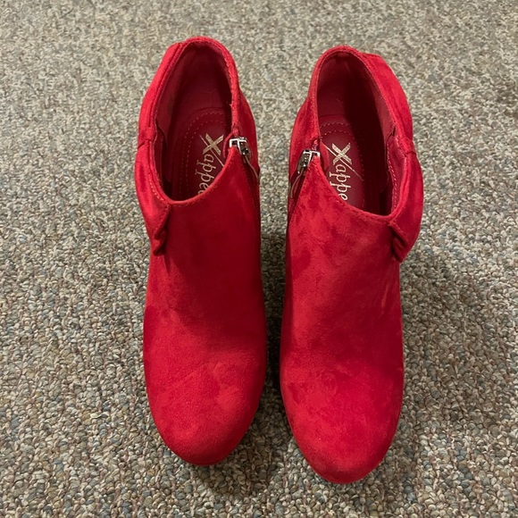 Red Heel - Picture 2 of 4